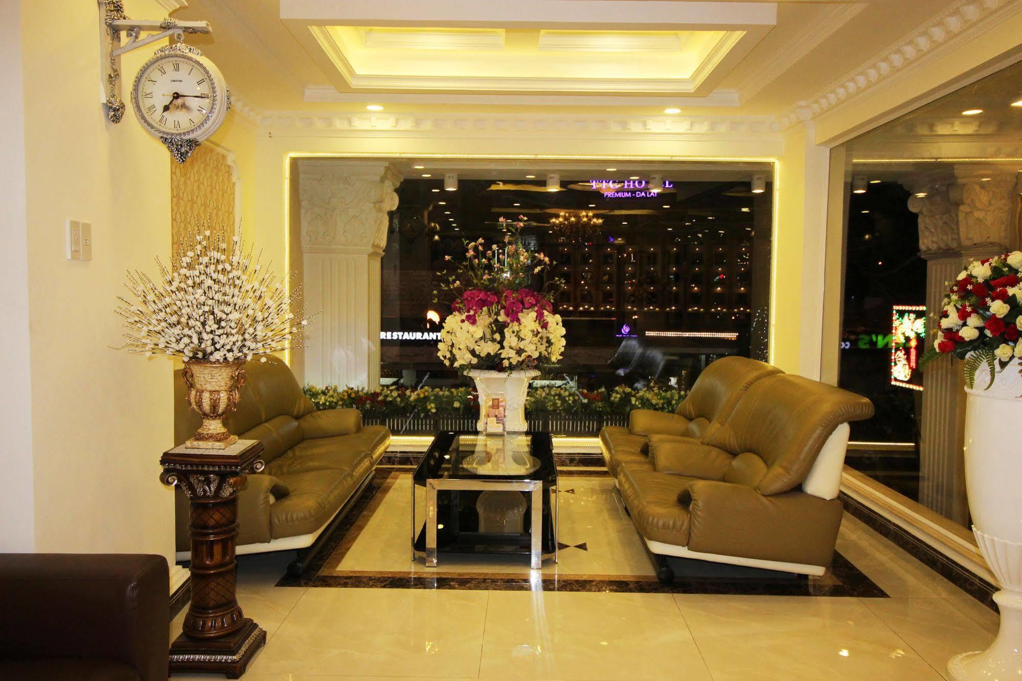 Royal Dalat Hotel Exterior photo