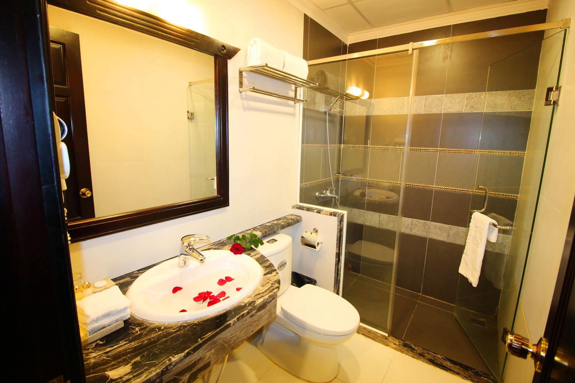 Royal Dalat Hotel Exterior photo